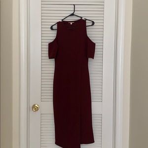 Fabulous maxi dress with slit & exposed shoulders